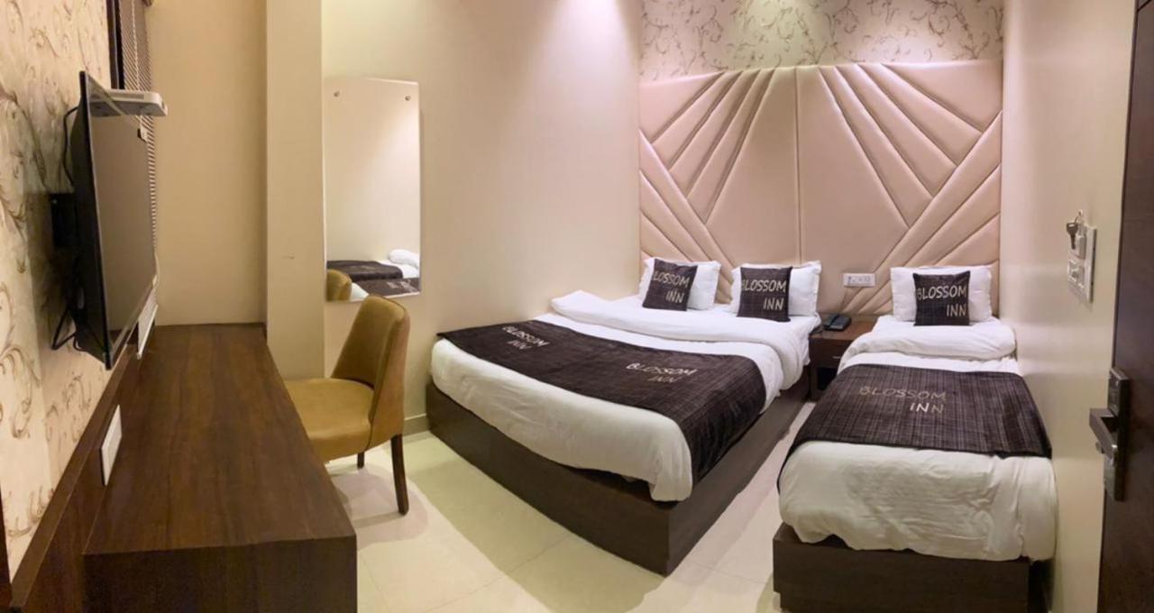 Hotel Blossom Inn Amritsar Exterior foto