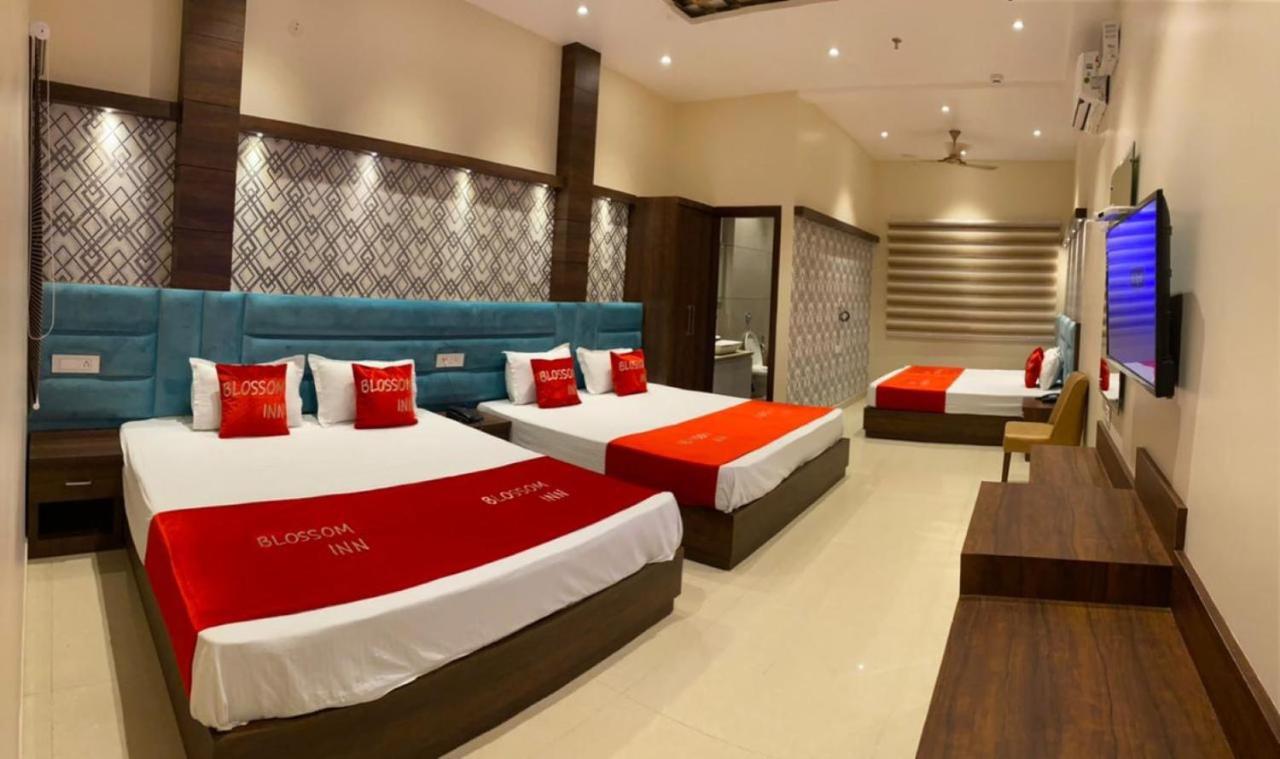 Hotel Blossom Inn Amritsar Exterior foto