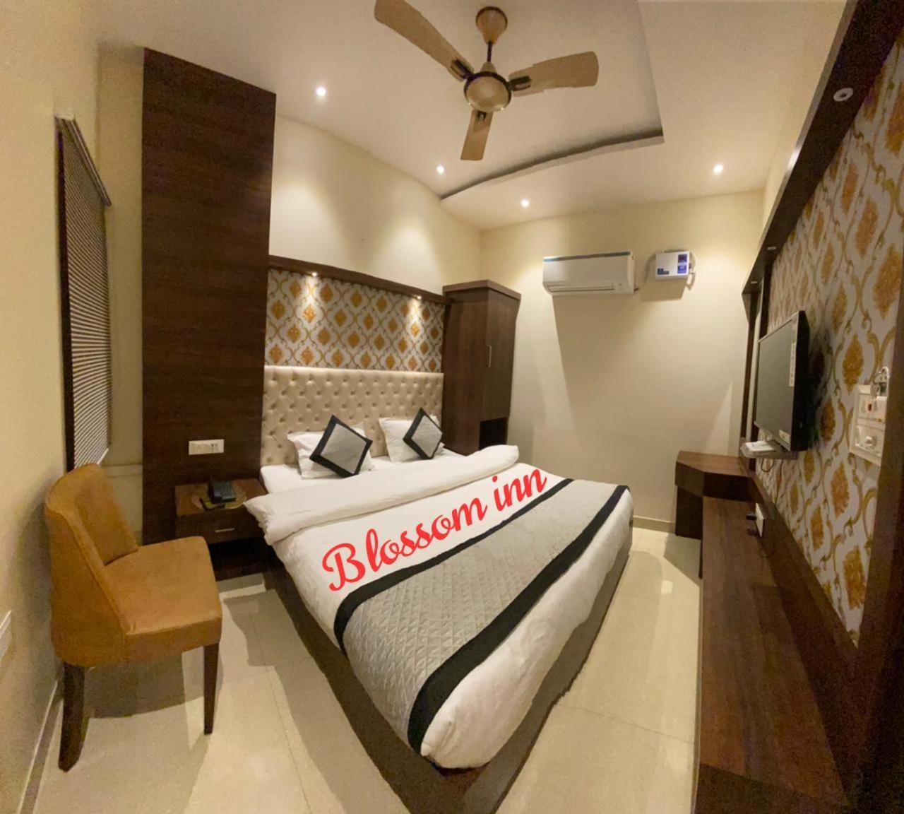 Hotel Blossom Inn Amritsar Exterior foto