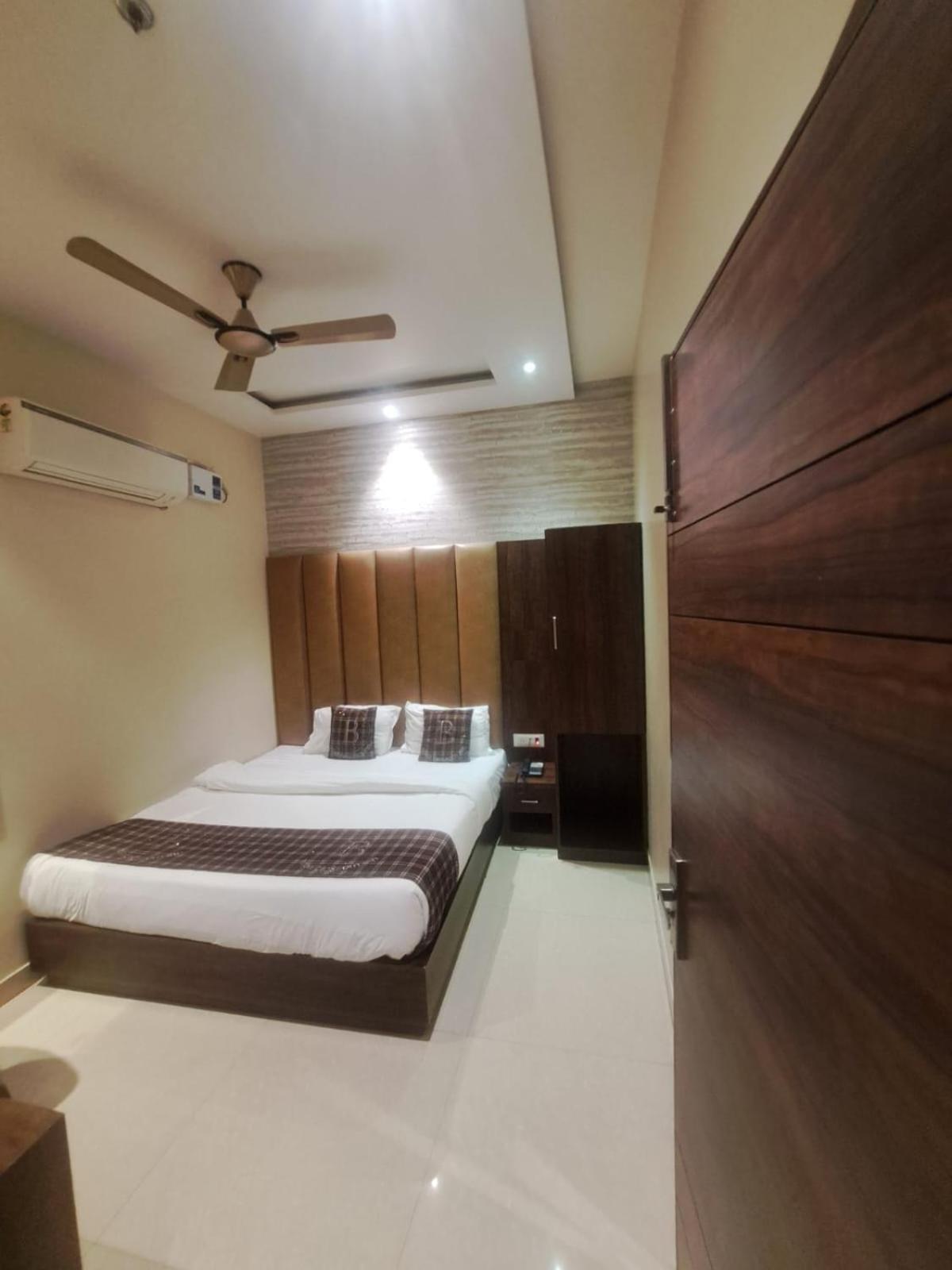 Hotel Blossom Inn Amritsar Exterior foto